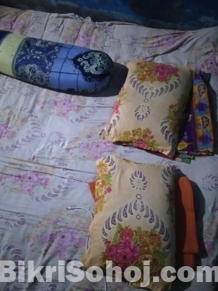 ১ তোশক,,, ১ খেতা,,,১ কম্বল,,, ২ বালিশ,,,১ কোলবালিশ